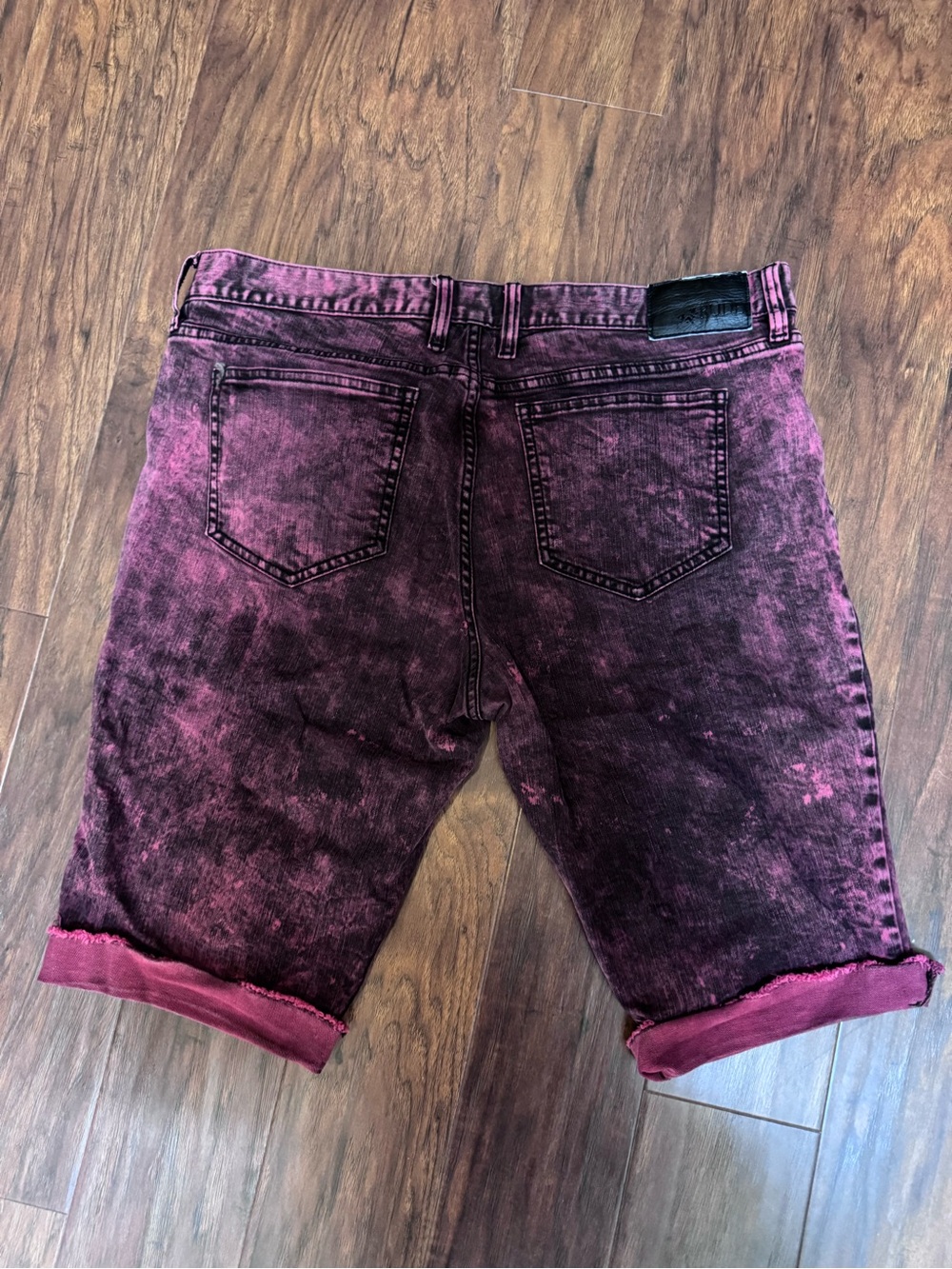 🚨 GORGEOUS RUDE UNISEX Acid Wash Red/black Denim Shorts - Picture 2 of 6
